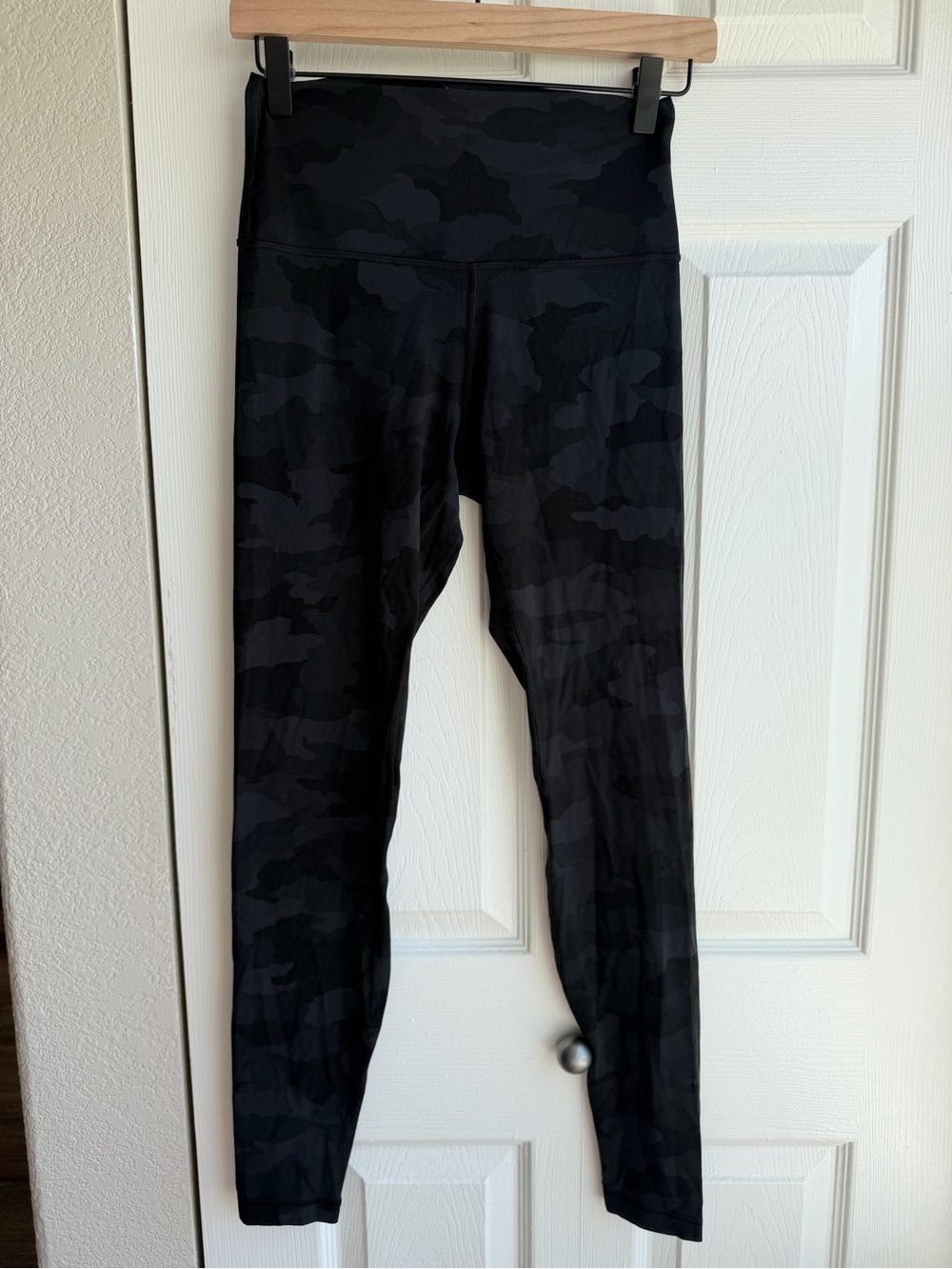 Lululemon Camo Black Leggings Size 6